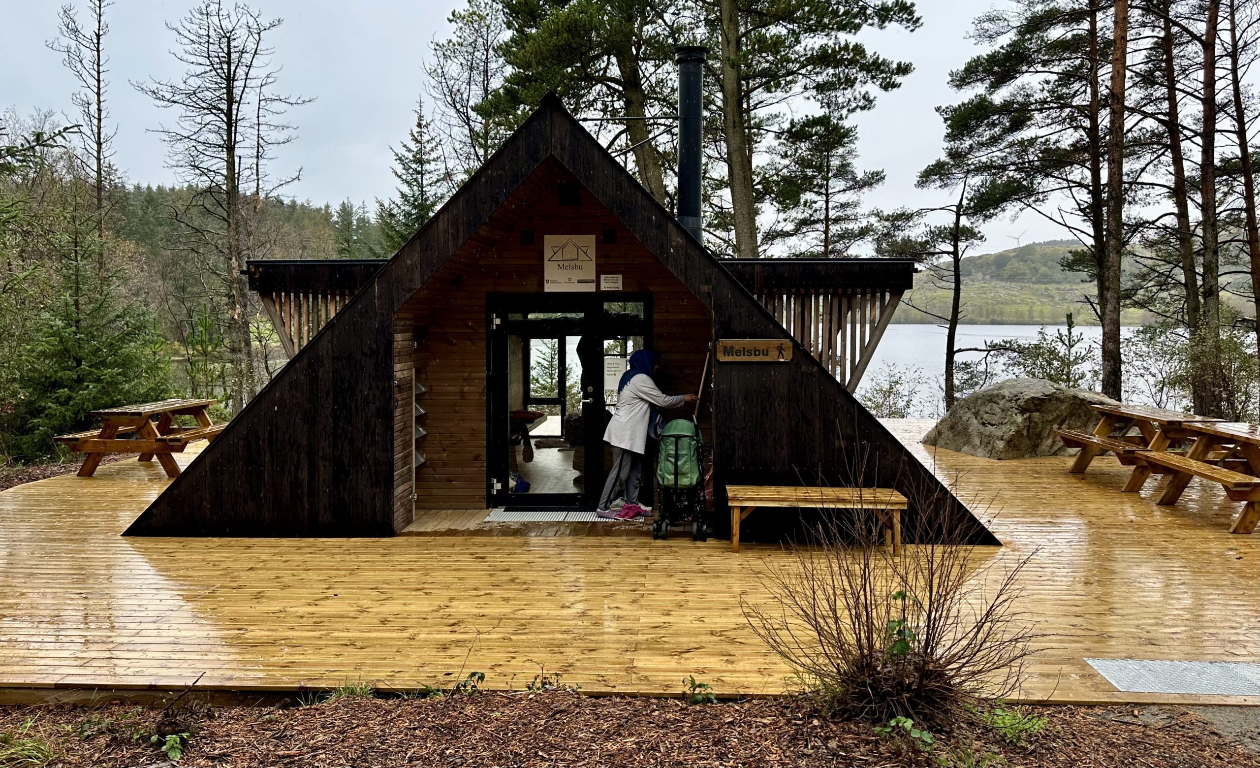 tilrettelagt friluftsliv på Jæren, Melsbu dagsturhytte på Jæren i regnvær en høstdag