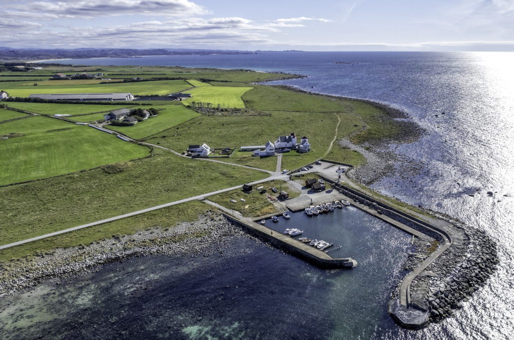 Kvassheim, fyr på Jæren, sett fra droneperspektiv.