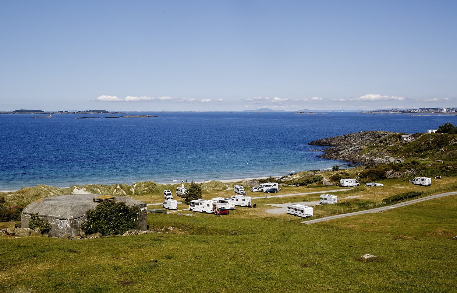 bobilparkering på Jæren med utsikt over hav og himmel