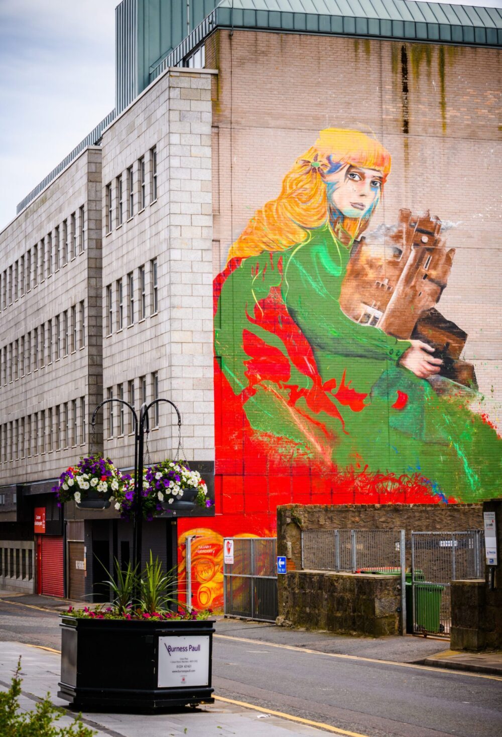 Hva skjer i Aberdeen Gatekunst av Nimi and RH74